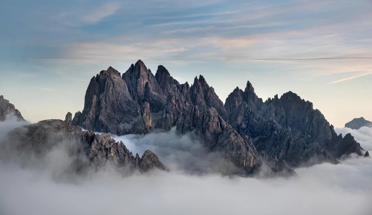 Ratanowe krzesełka ogrodowe – komfort i styl w Twoim ogrodzie