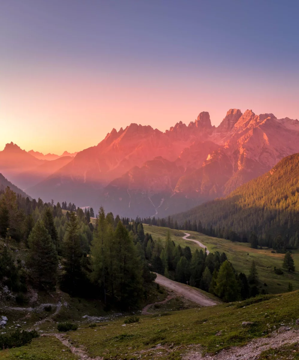 Prasy krawędziowe: Kluczowe narzędzie w precyzyjnej obróbce blach